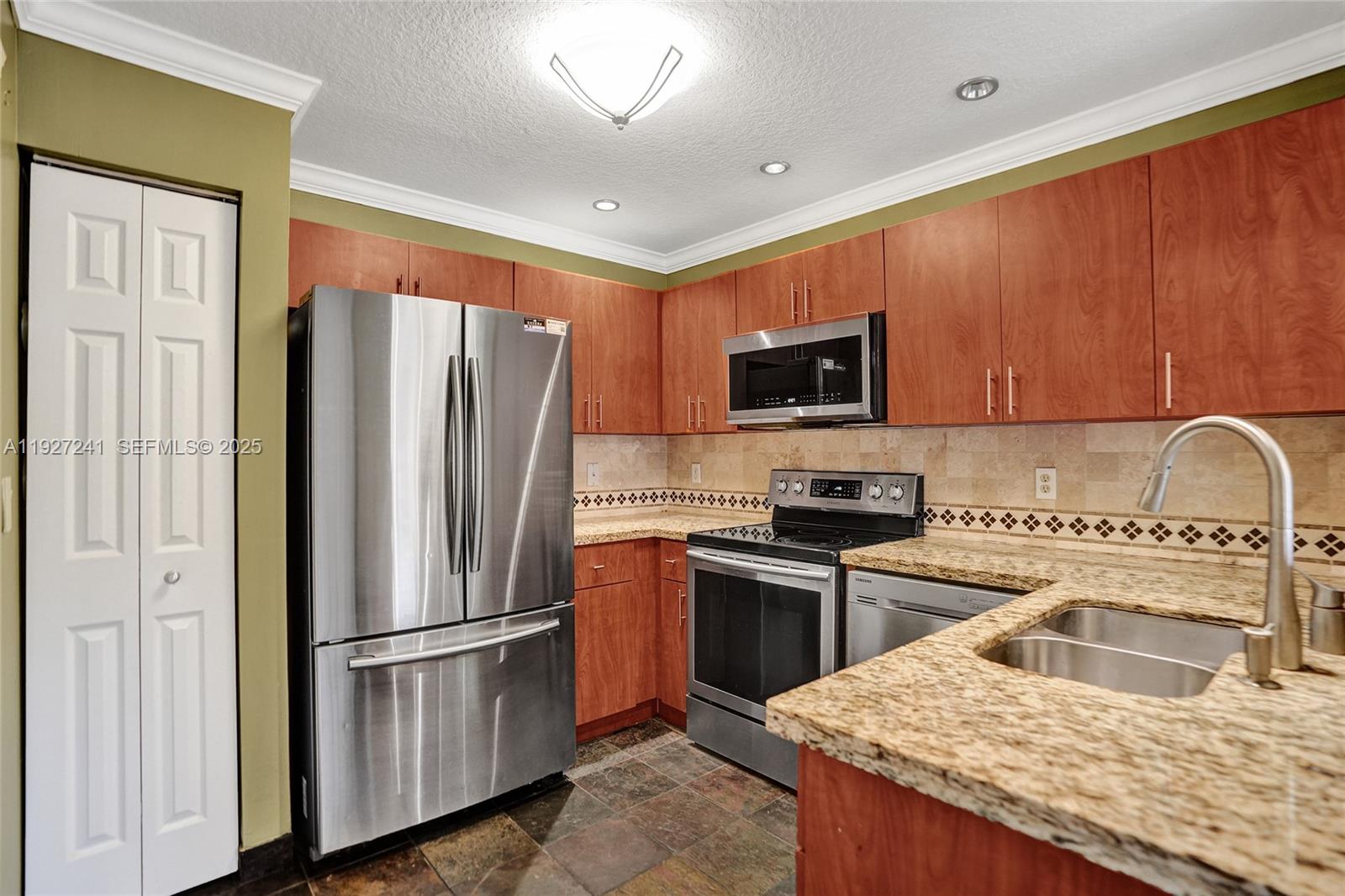 VILLAS AT HARBOR ISLES CON - Residential