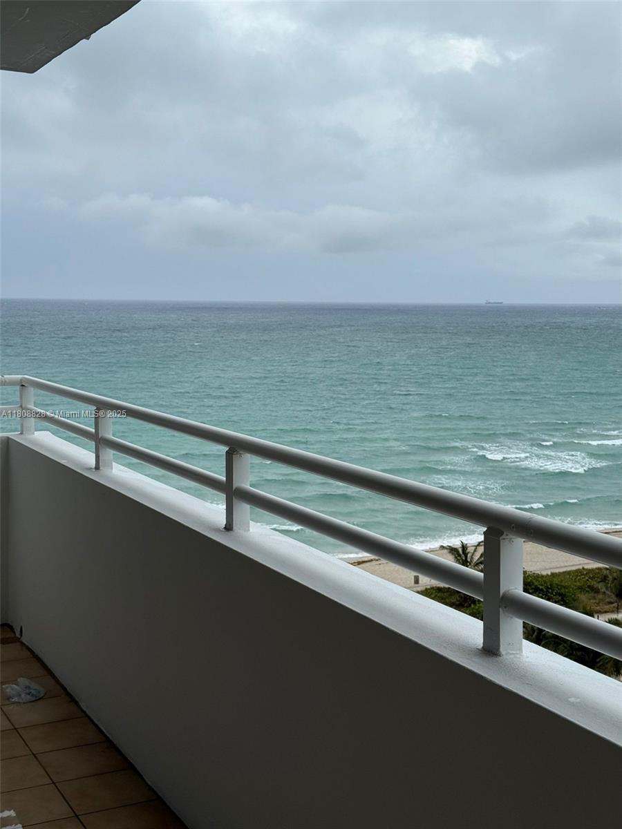 8911 Collins Ave 1103, Surfside, Miami-Dade County, Florida - 1 Bedrooms  
1 Bathrooms - 