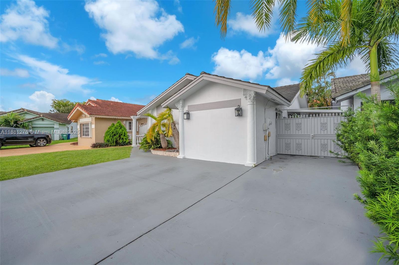 LAKES OF PALM SPRINGS - Residential