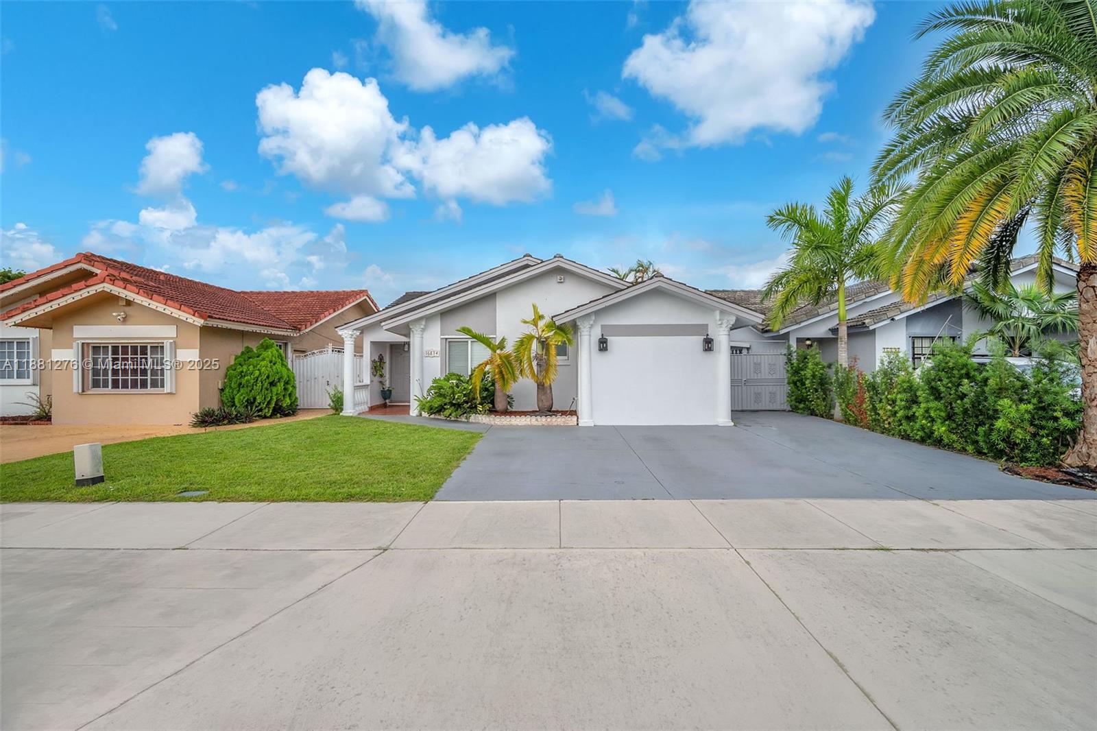 LAKES OF PALM SPRINGS - Residential