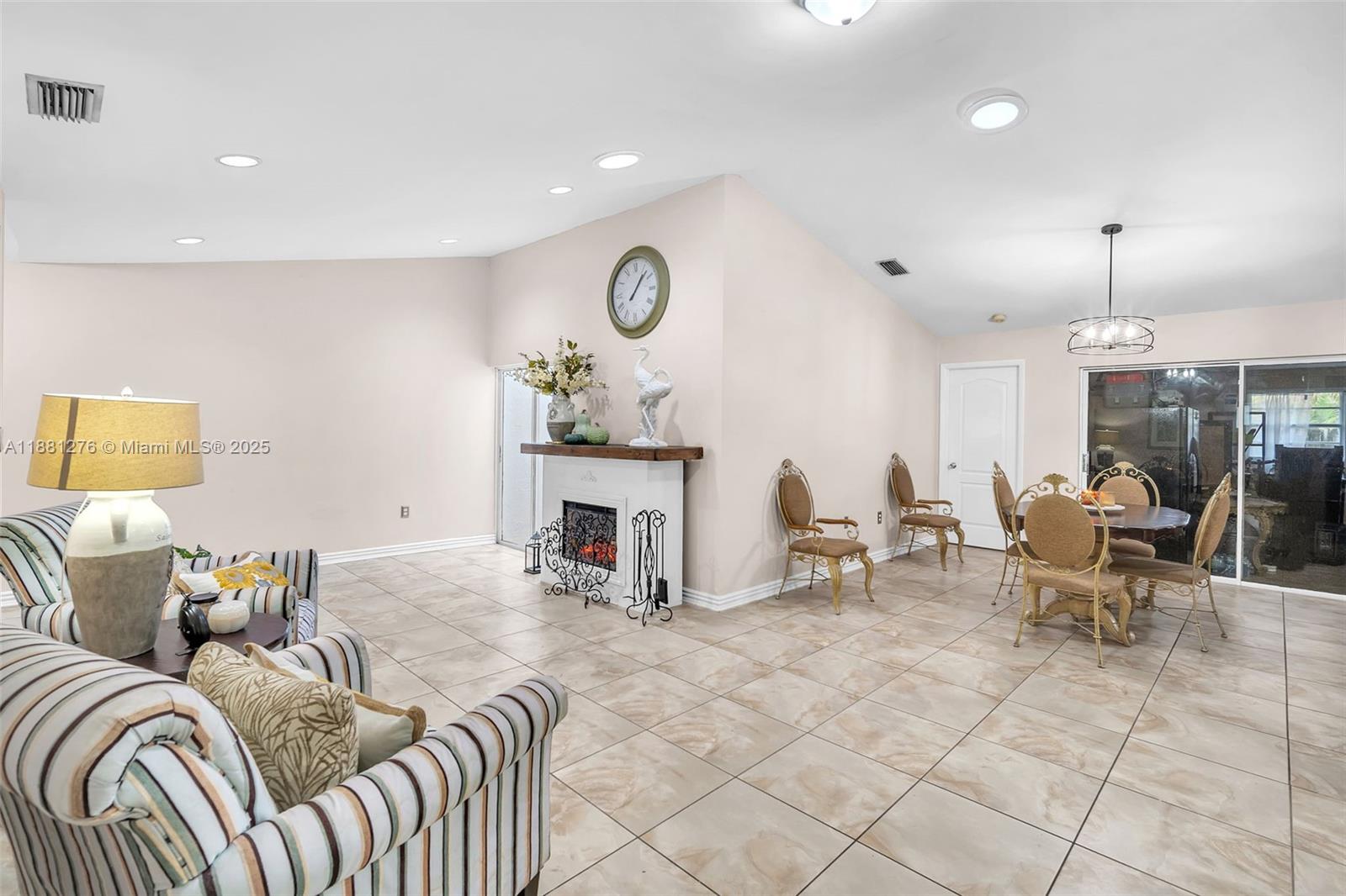 LAKES OF PALM SPRINGS - Residential