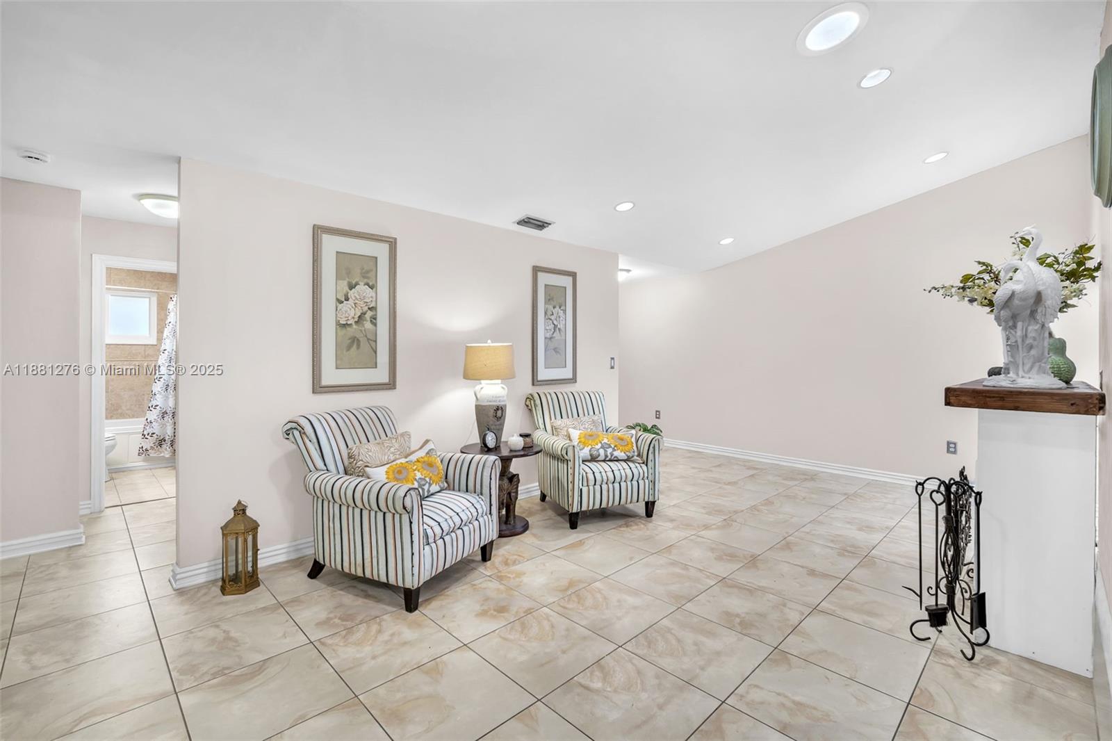 LAKES OF PALM SPRINGS - Residential