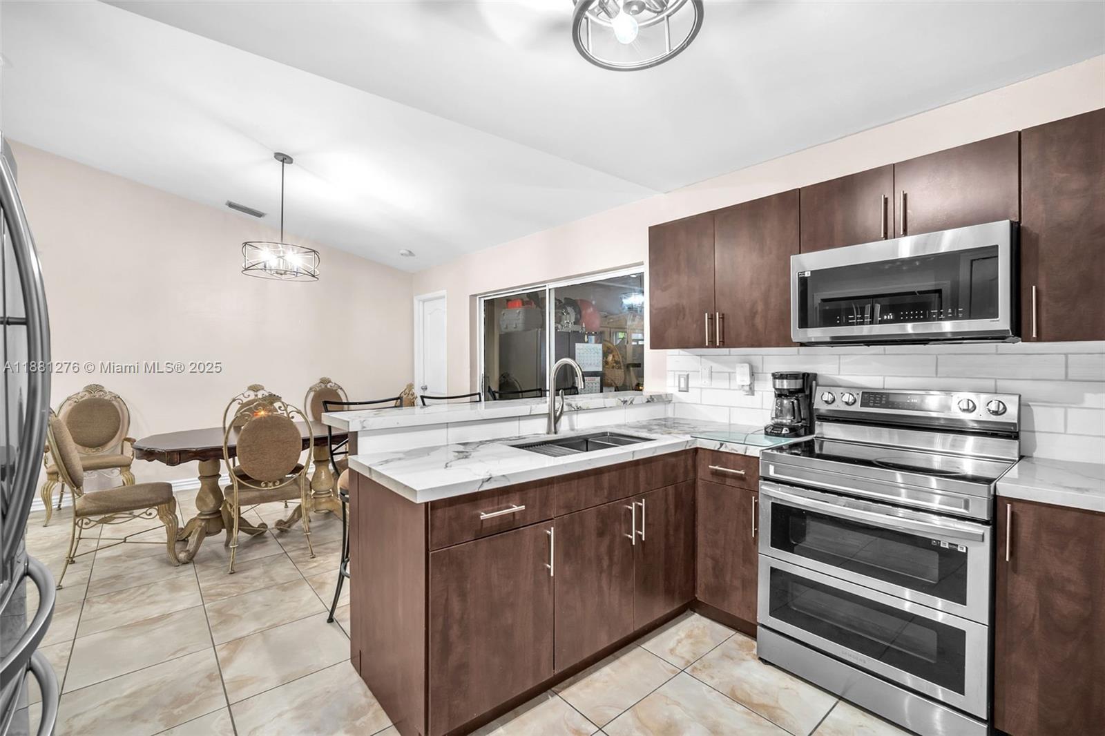 LAKES OF PALM SPRINGS - Residential