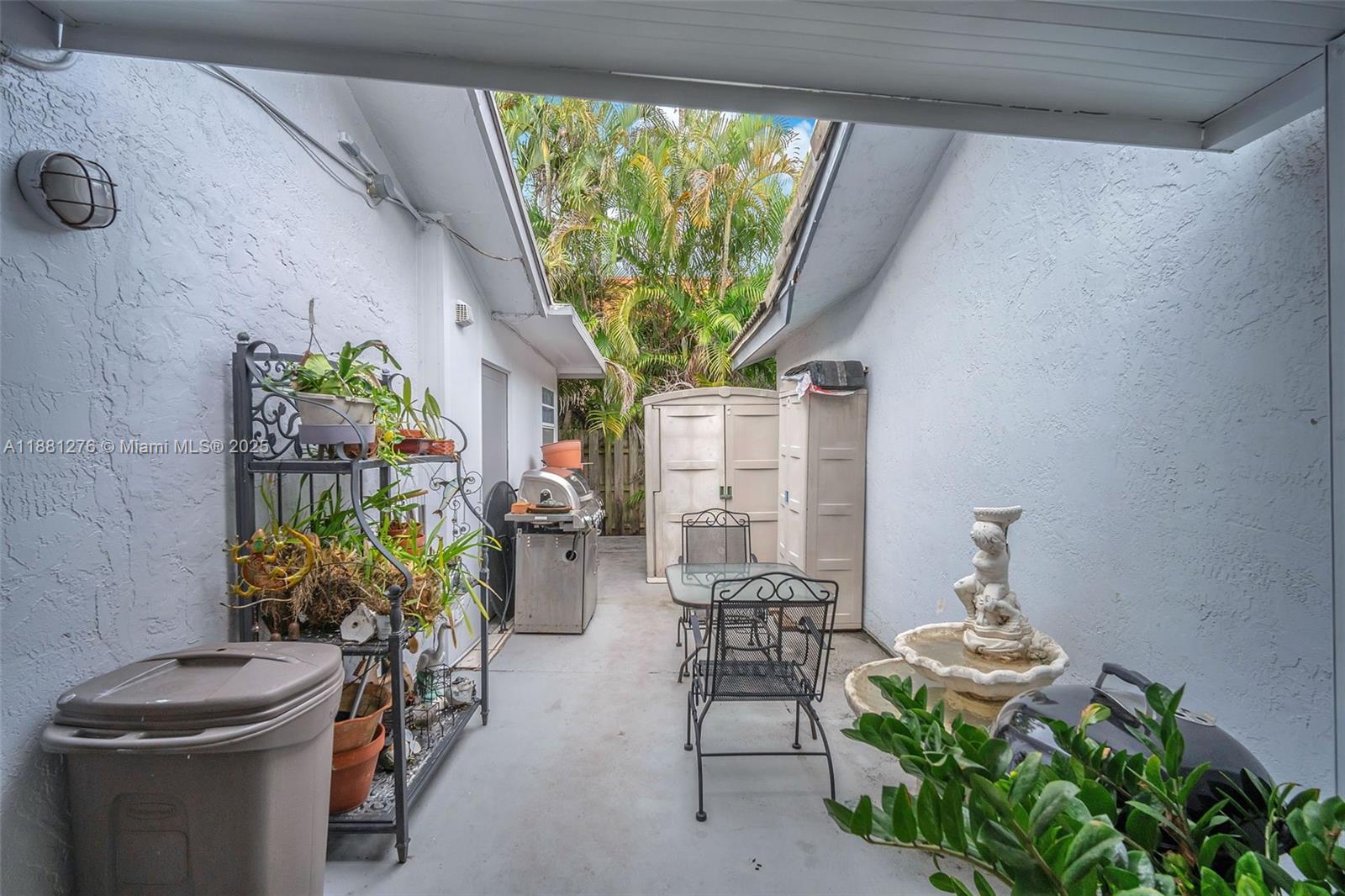 LAKES OF PALM SPRINGS - Residential