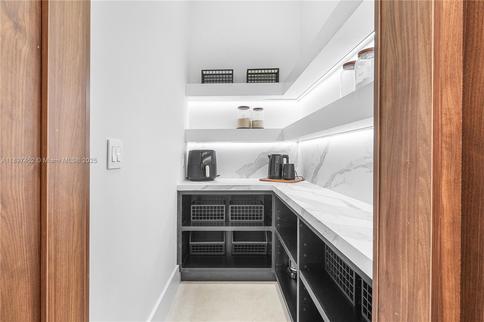 FLAMINGO ROAD ESTATES - Residential