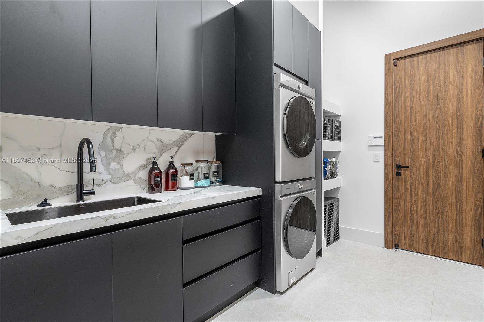 FLAMINGO ROAD ESTATES - Residential