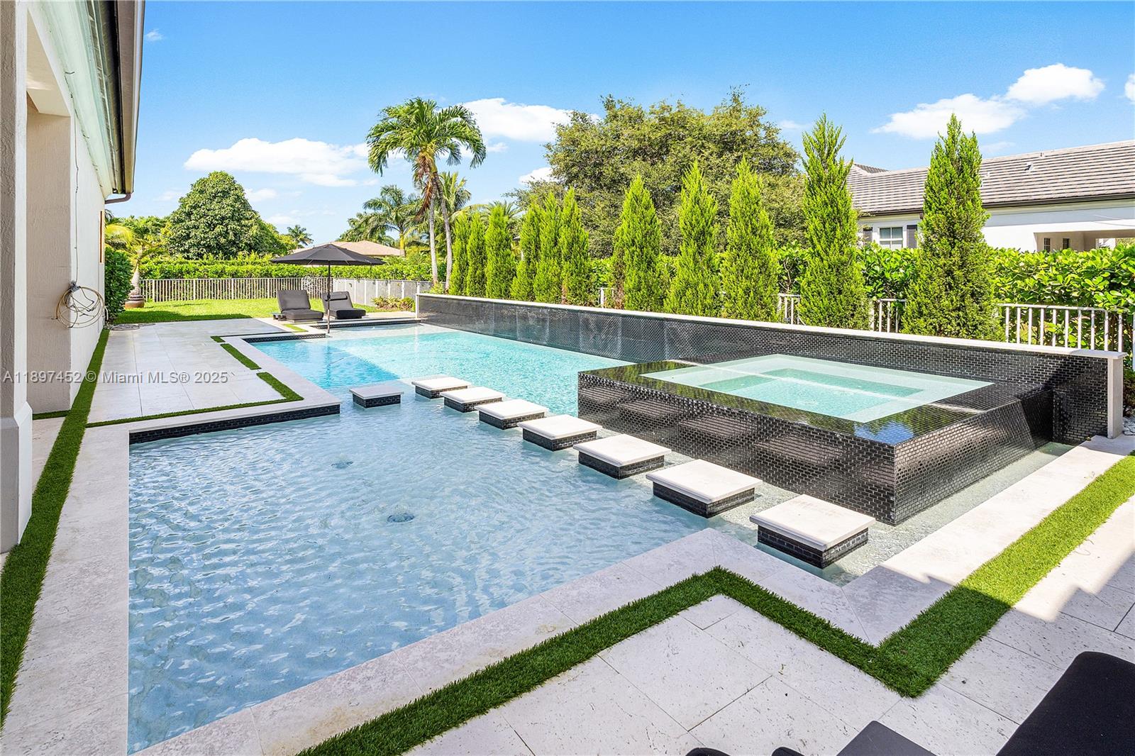 FLAMINGO ROAD ESTATES - Residential