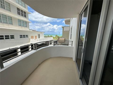 Photo of 5555 Collins Avenue #3C, Miami Beach, FL 33140 (MLS # A11921576)