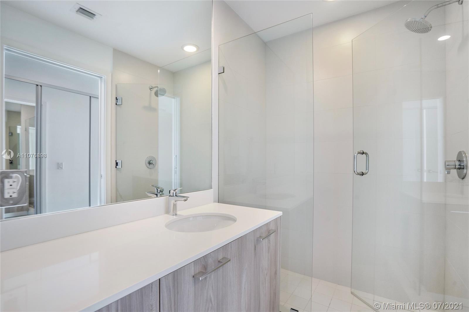 PARAISO BAYVIEWS CONDO - Residential Lease