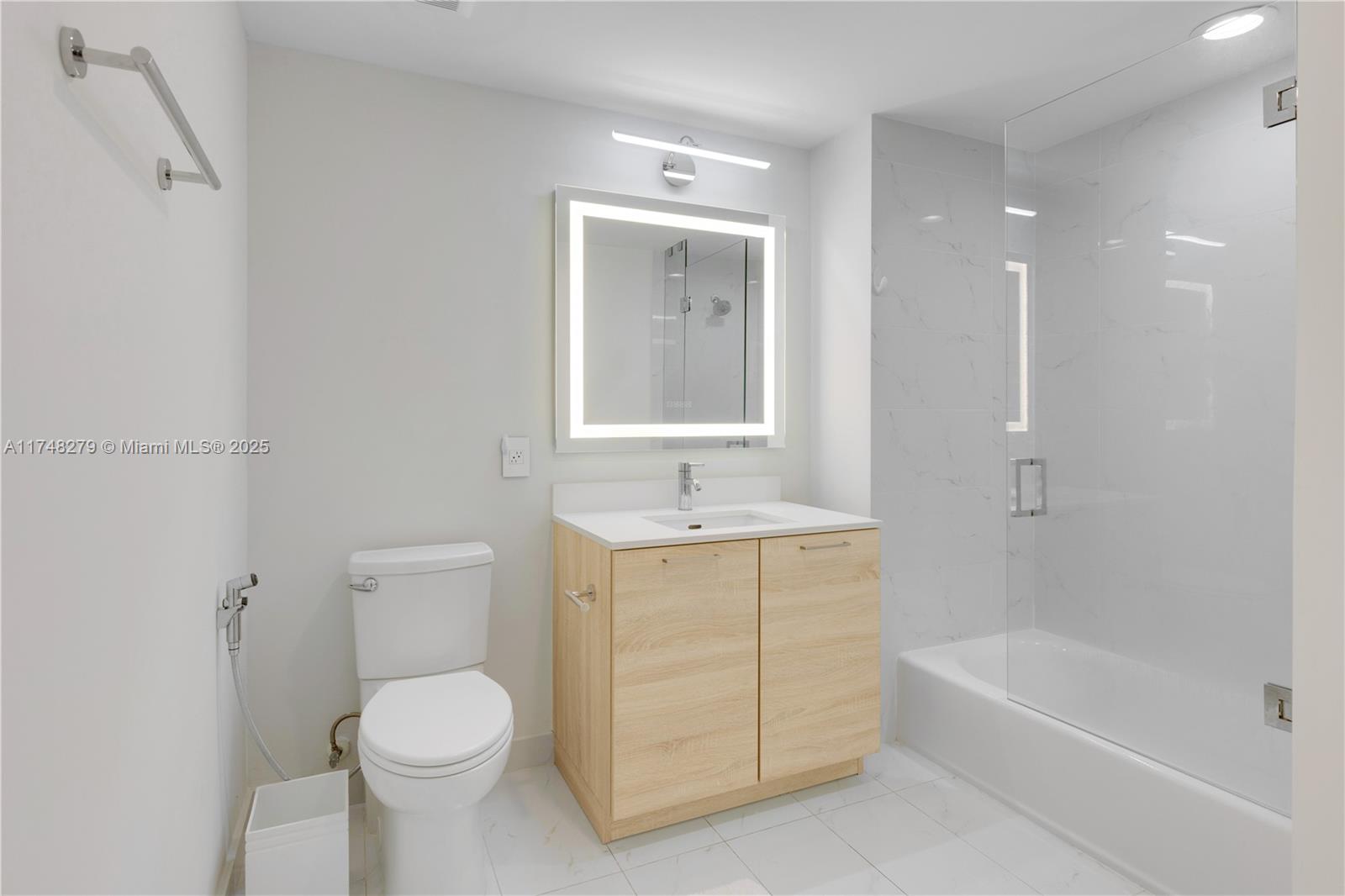 THE HARBOUR SOUTH CONDO - Residential