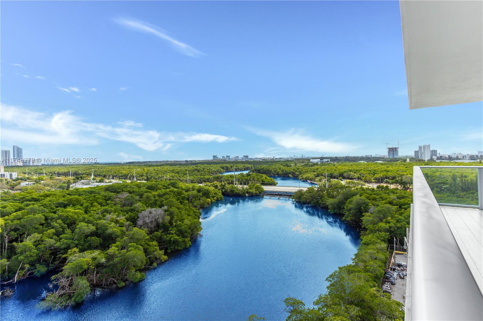 THE HARBOUR SOUTH CONDO - Residential