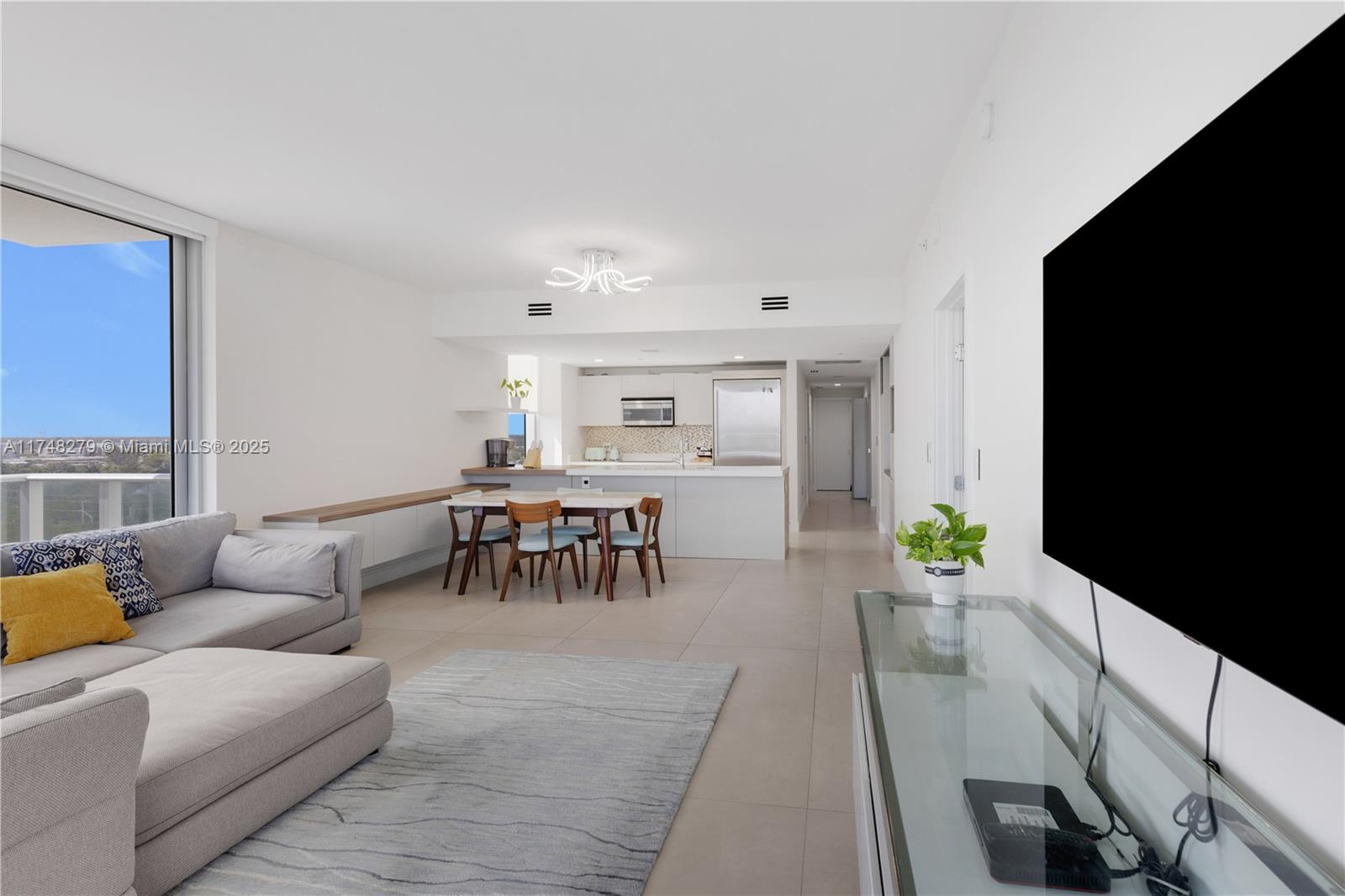 THE HARBOUR SOUTH CONDO - Residential