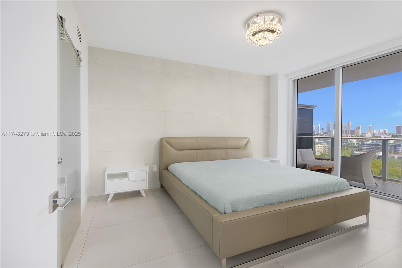 THE HARBOUR SOUTH CONDO - Residential