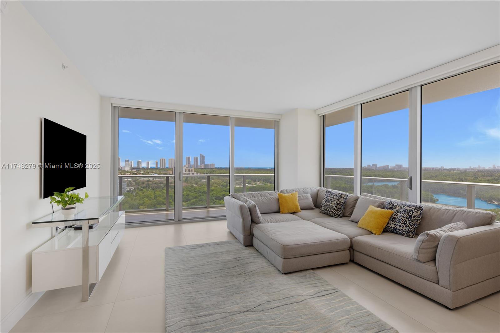 THE HARBOUR SOUTH CONDO - Residential