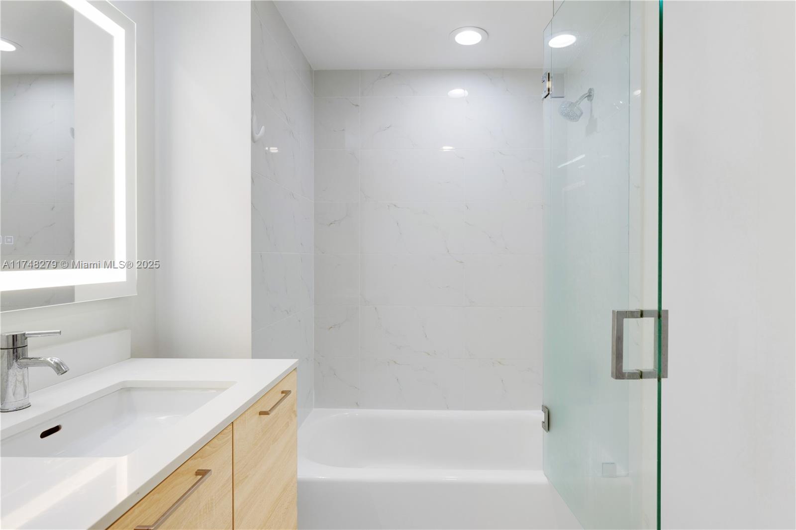 THE HARBOUR SOUTH CONDO - Residential