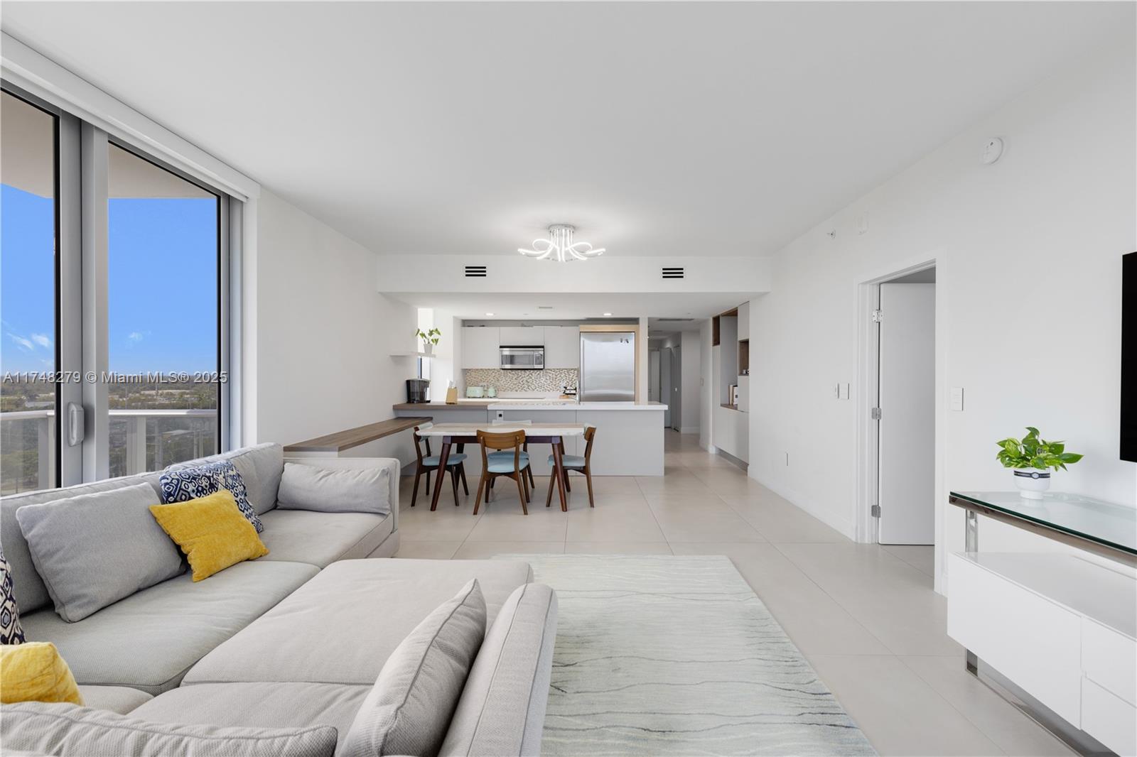 THE HARBOUR SOUTH CONDO - Residential