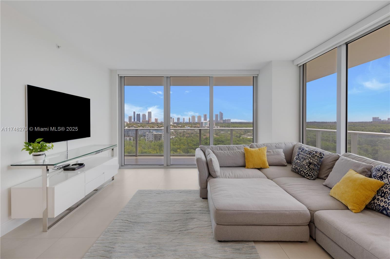 THE HARBOUR SOUTH CONDO - Residential