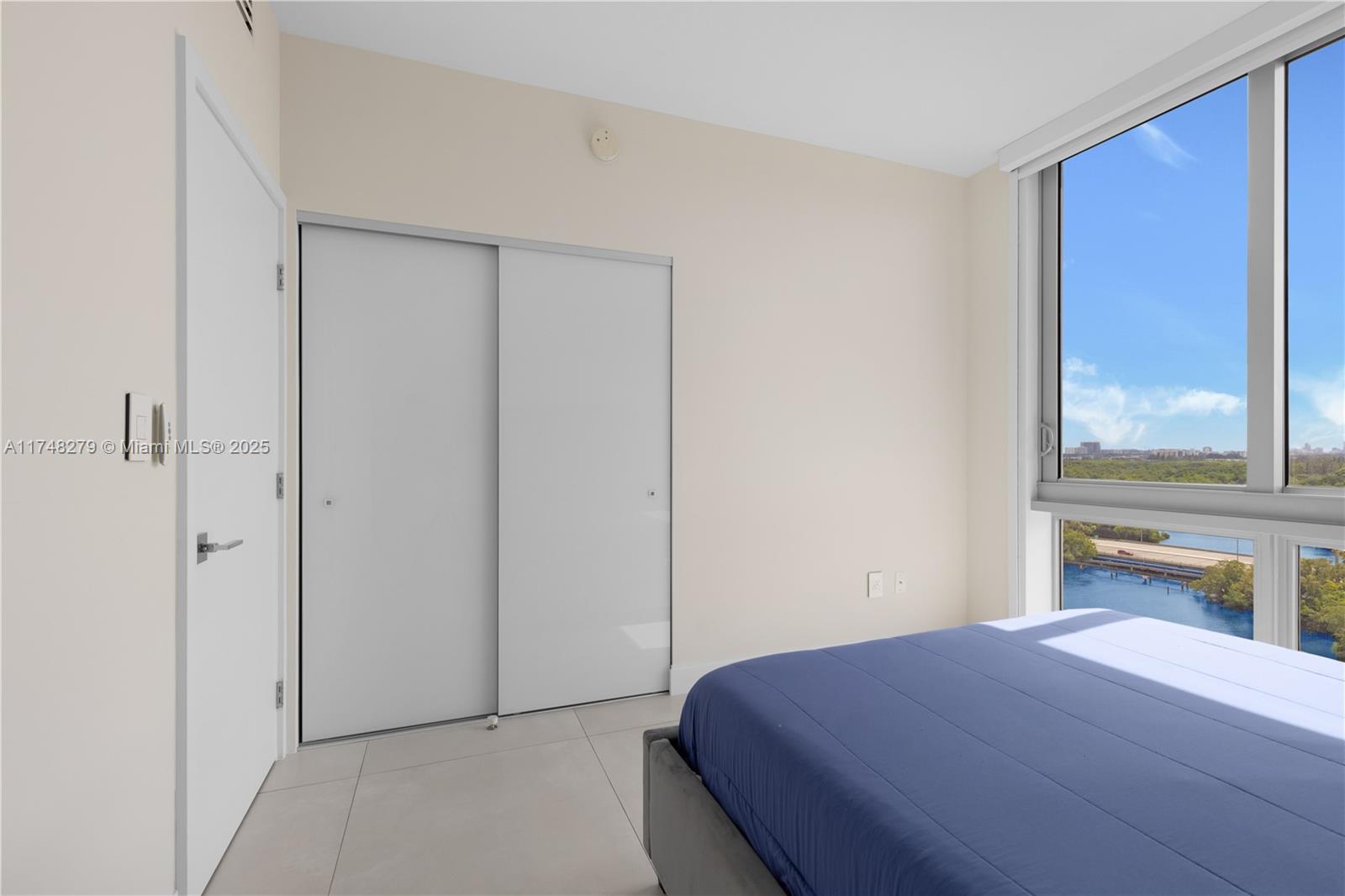 THE HARBOUR SOUTH CONDO - Residential