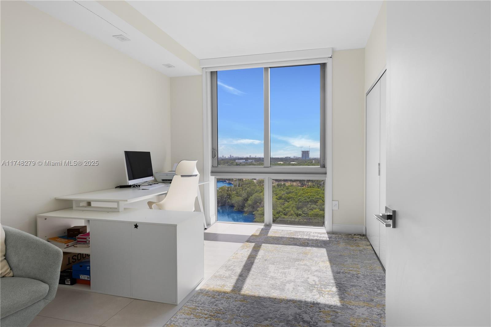 THE HARBOUR SOUTH CONDO - Residential