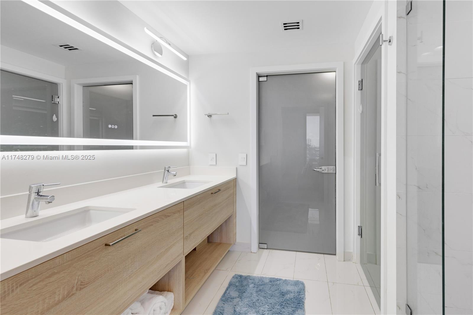 THE HARBOUR SOUTH CONDO - Residential