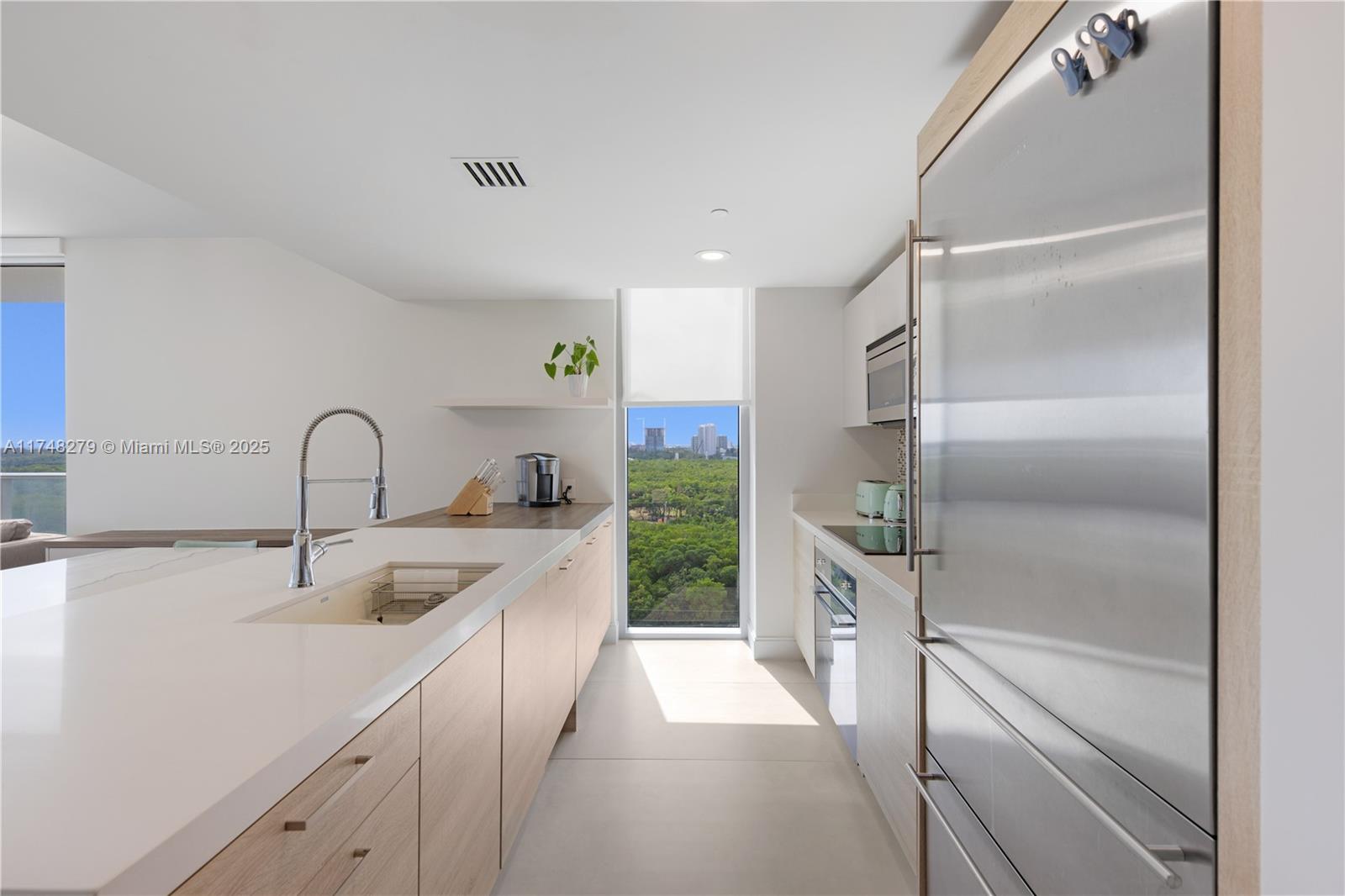 THE HARBOUR SOUTH CONDO - Residential