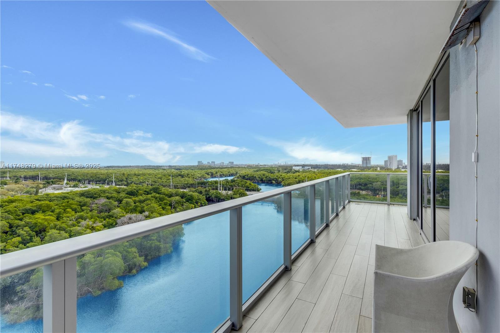 THE HARBOUR SOUTH CONDO - Residential