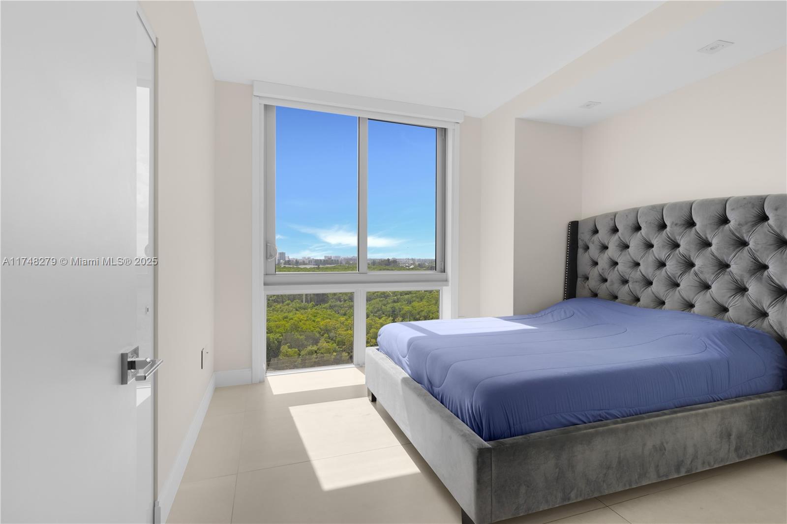 THE HARBOUR SOUTH CONDO - Residential