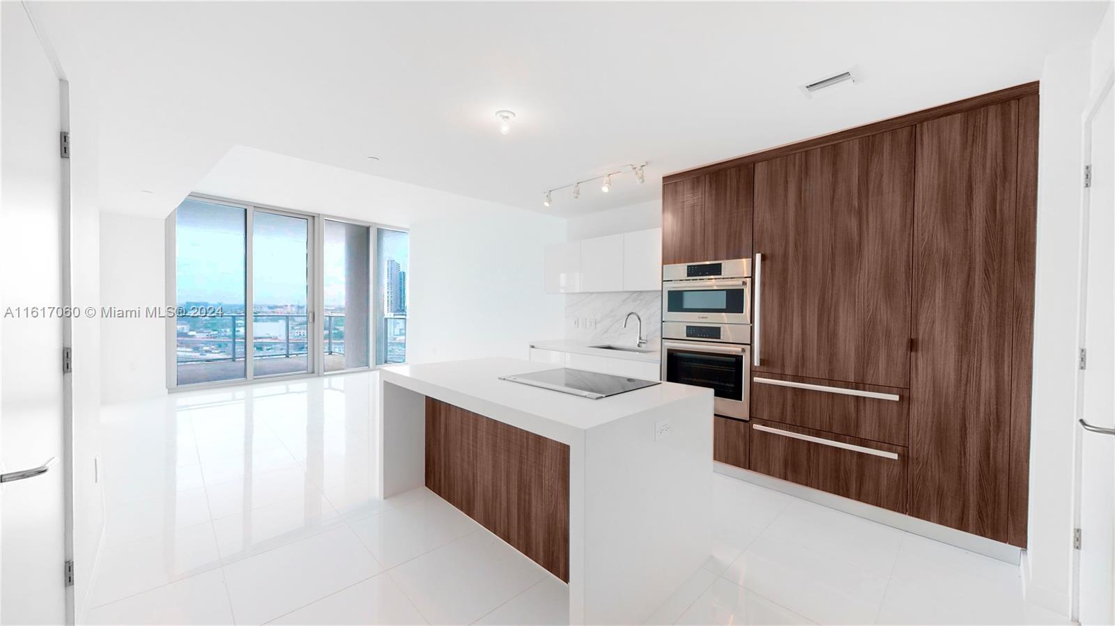 PARAMOUNT MIAMI WORLDCENT - Residential Lease