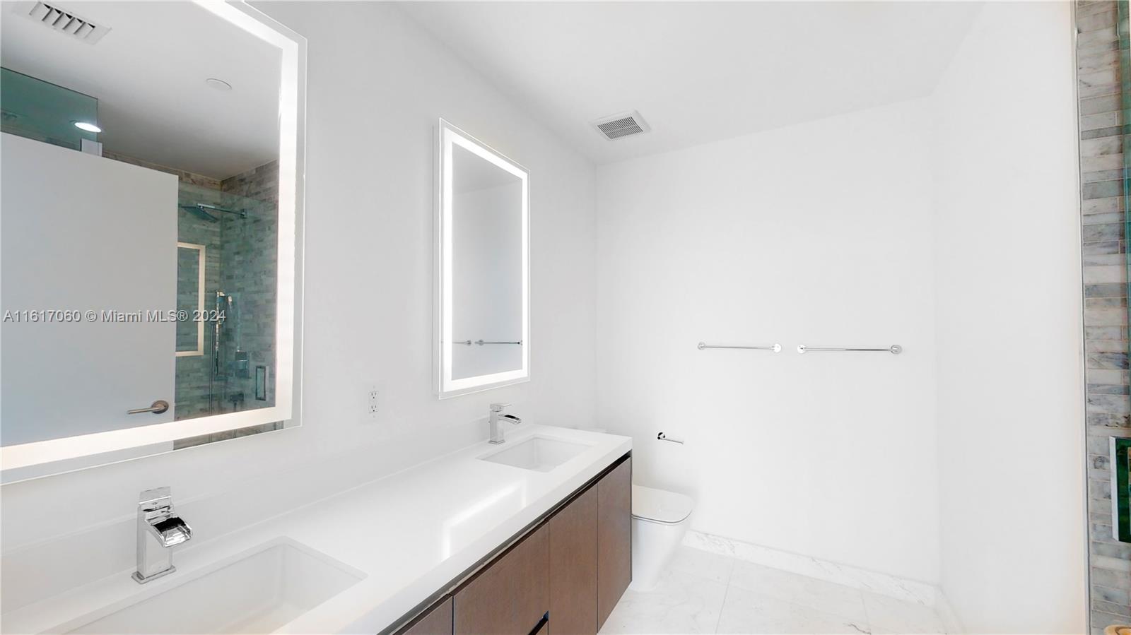 PARAMOUNT MIAMI WORLDCENT - Residential Lease
