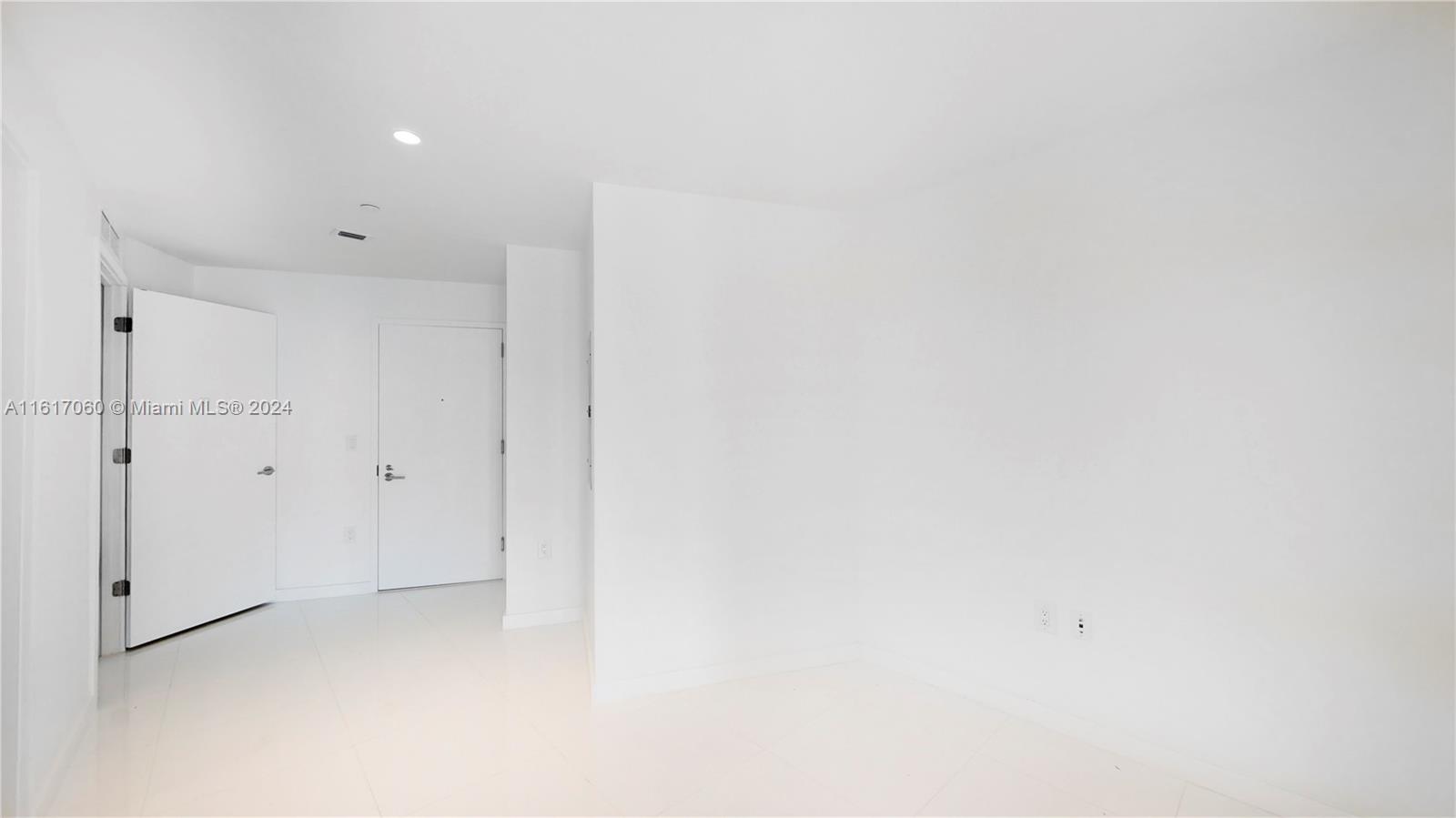 PARAMOUNT MIAMI WORLDCENT - Residential Lease