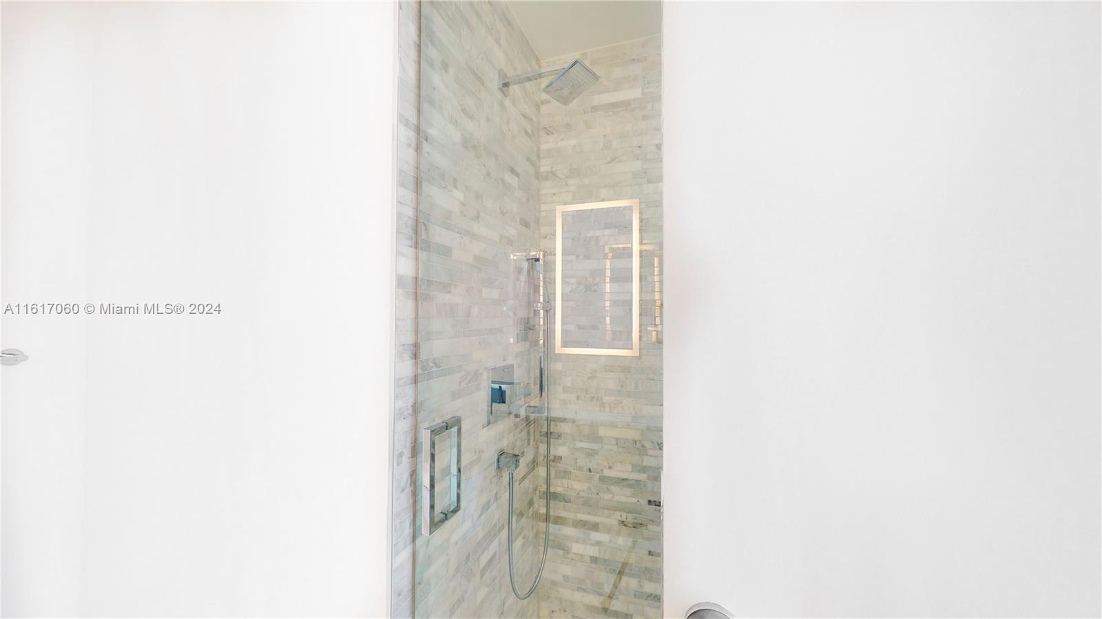 PARAMOUNT MIAMI WORLDCENT - Residential Lease