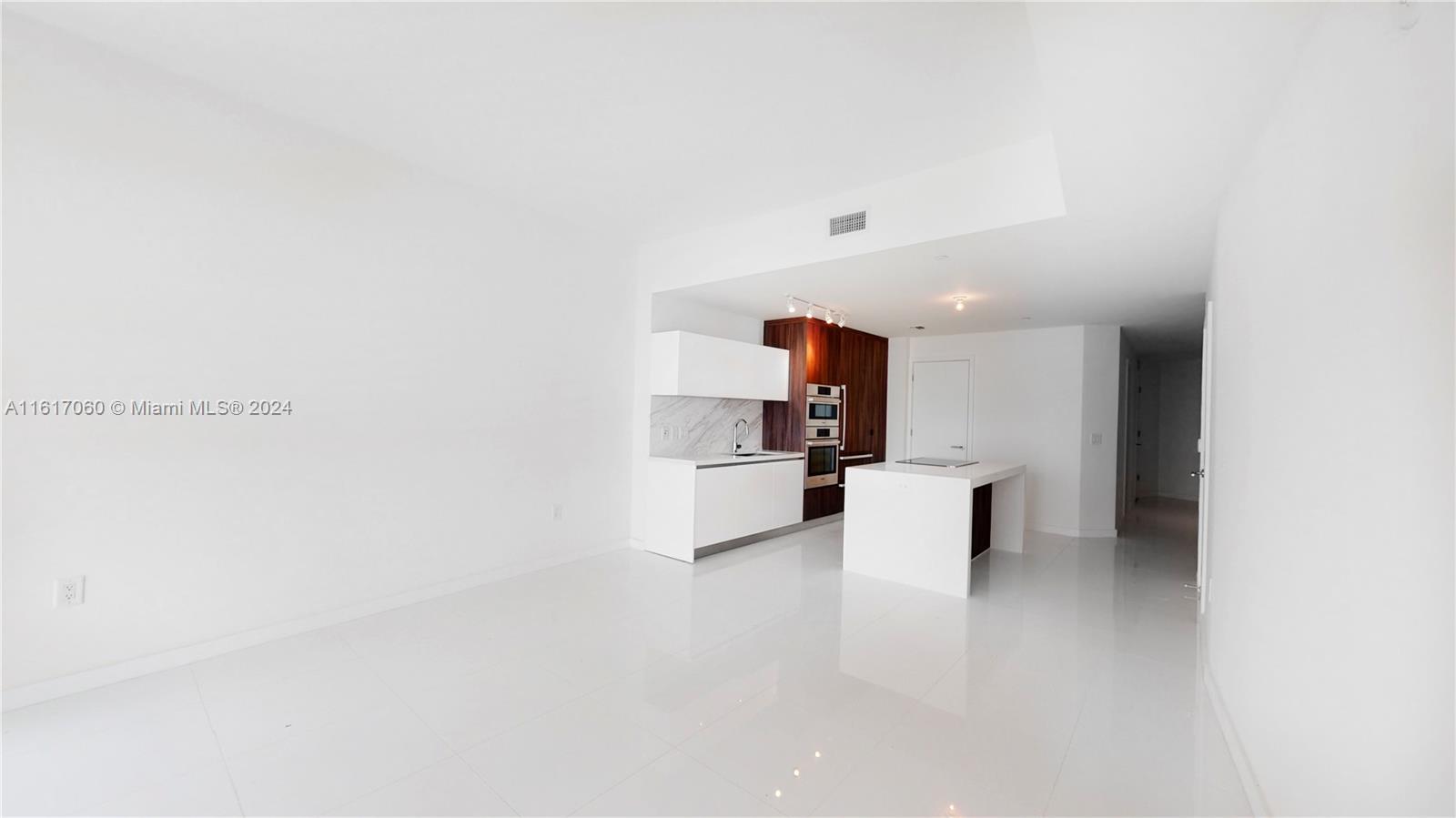 PARAMOUNT MIAMI WORLDCENT - Residential Lease