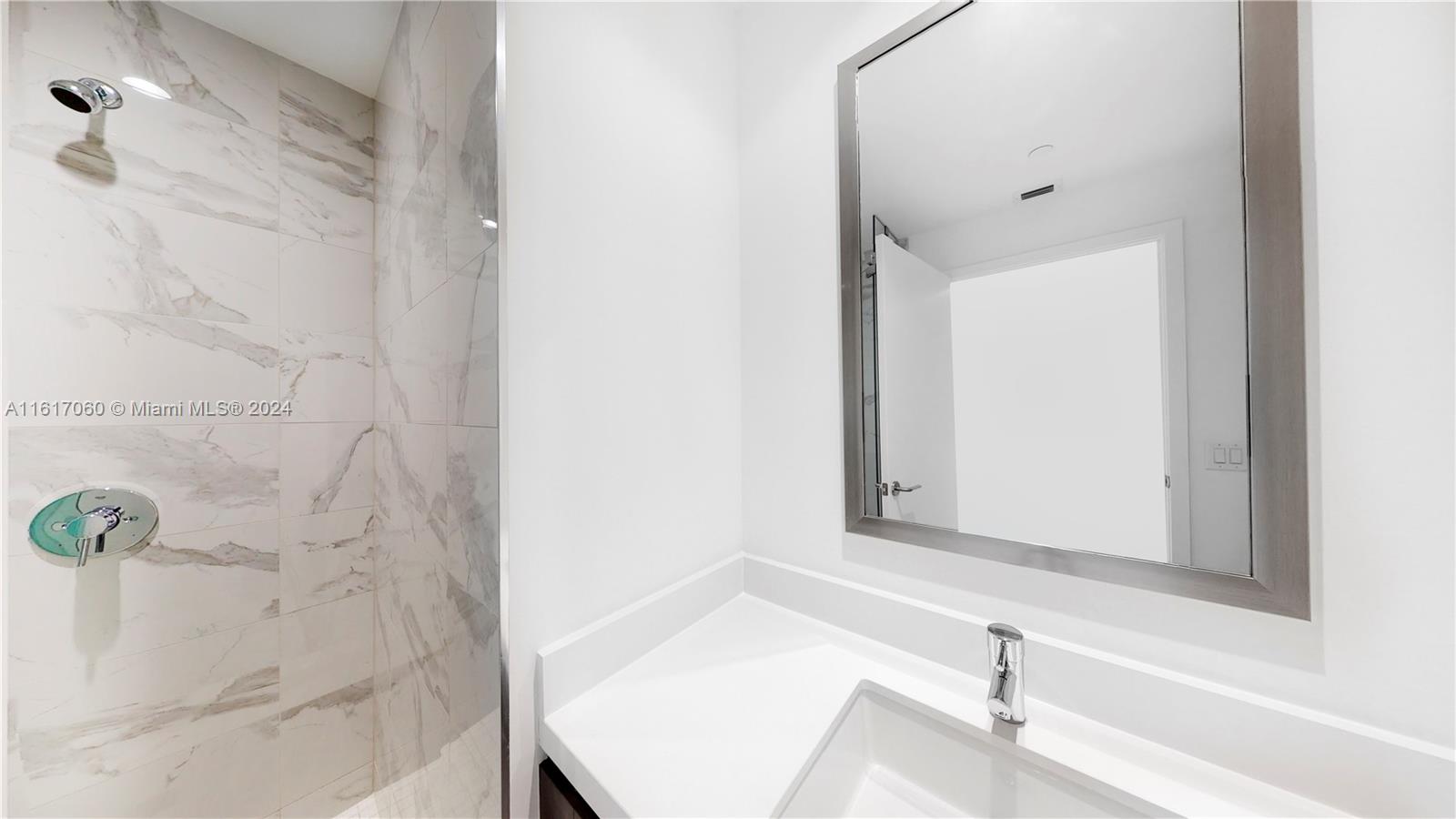 PARAMOUNT MIAMI WORLDCENT - Residential Lease