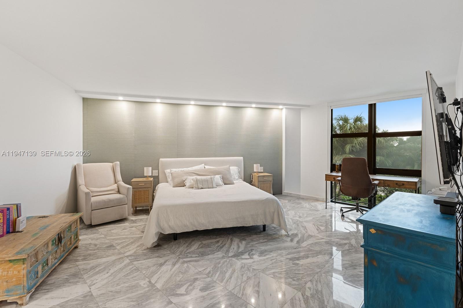 TOWERS OF KEY BISCAYNE CO - Residential