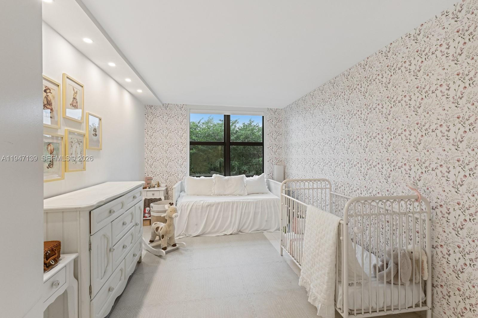 TOWERS OF KEY BISCAYNE CO - Residential