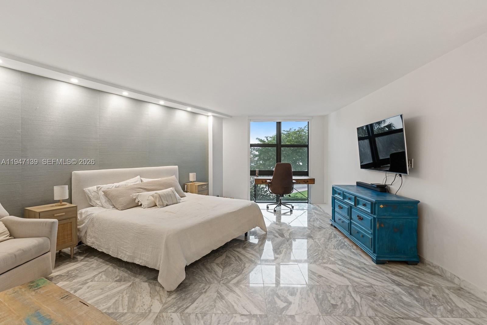 TOWERS OF KEY BISCAYNE CO - Residential