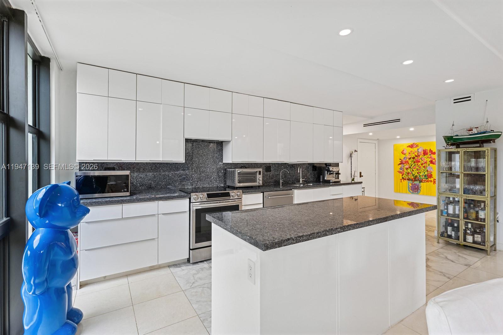 TOWERS OF KEY BISCAYNE CO - Residential