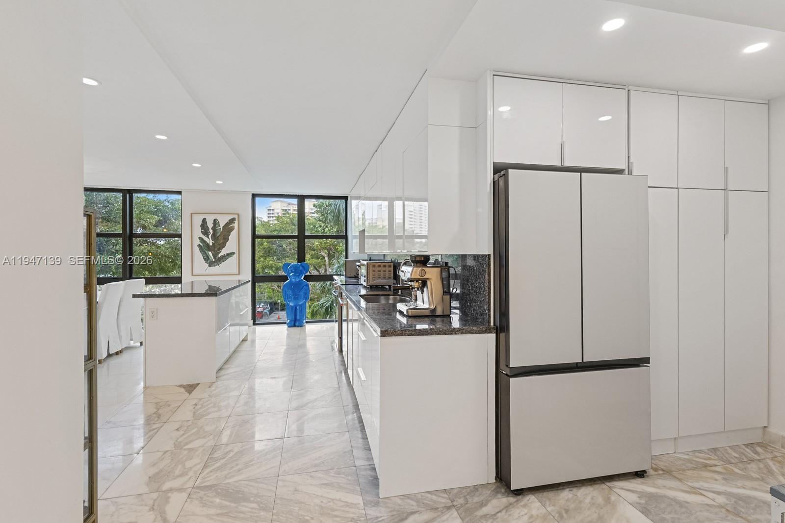 TOWERS OF KEY BISCAYNE CO - Residential