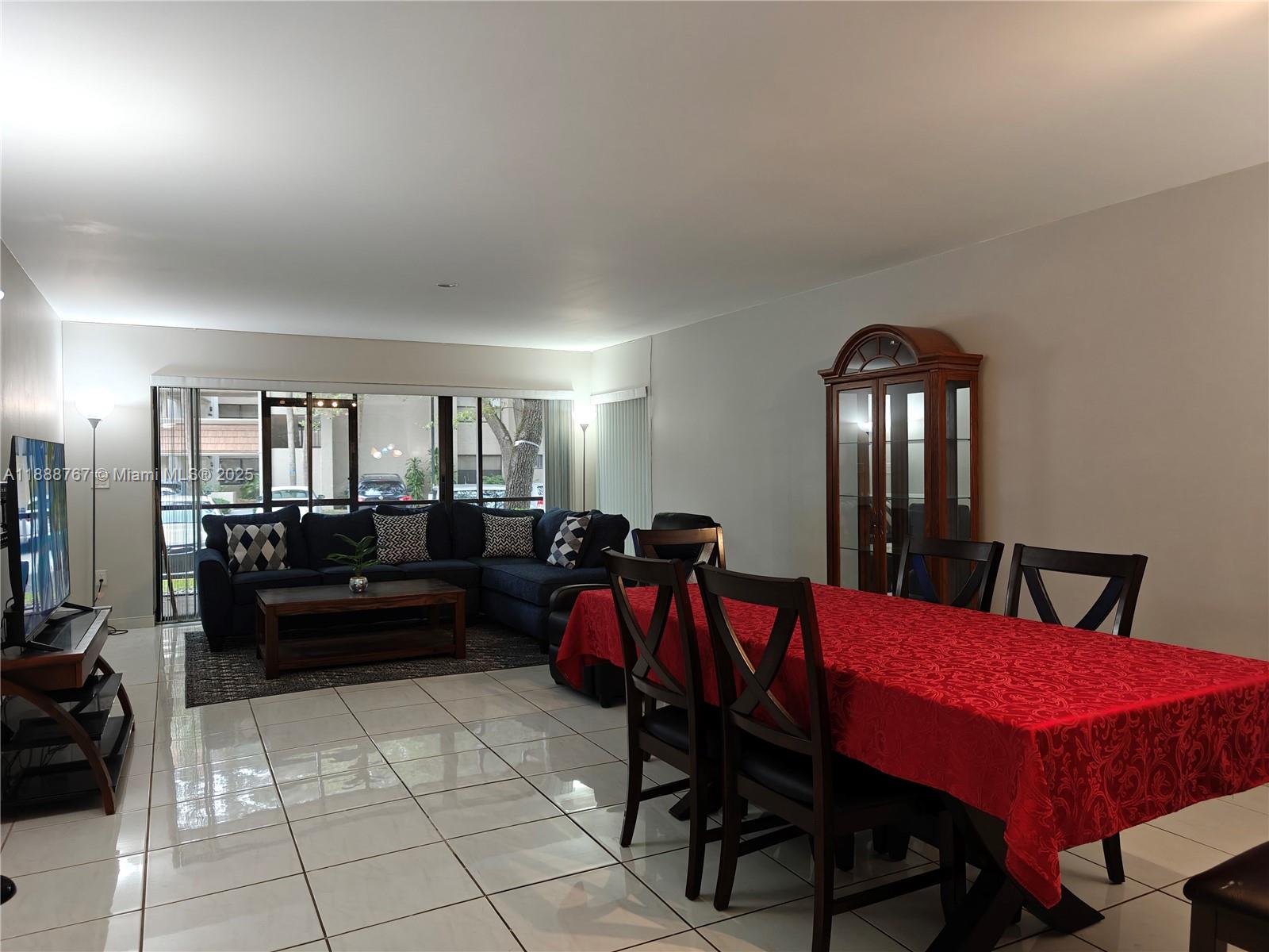 SUMMERTREE VILG CALIF CL - Residential