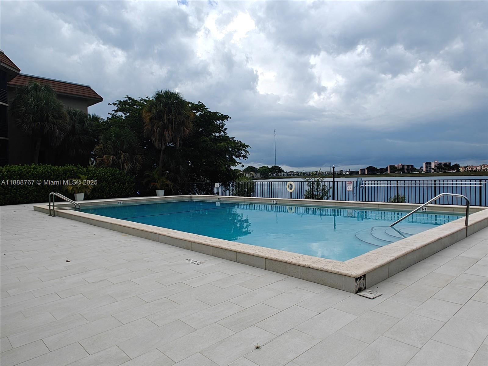 SUMMERTREE VILG CALIF CL - Residential