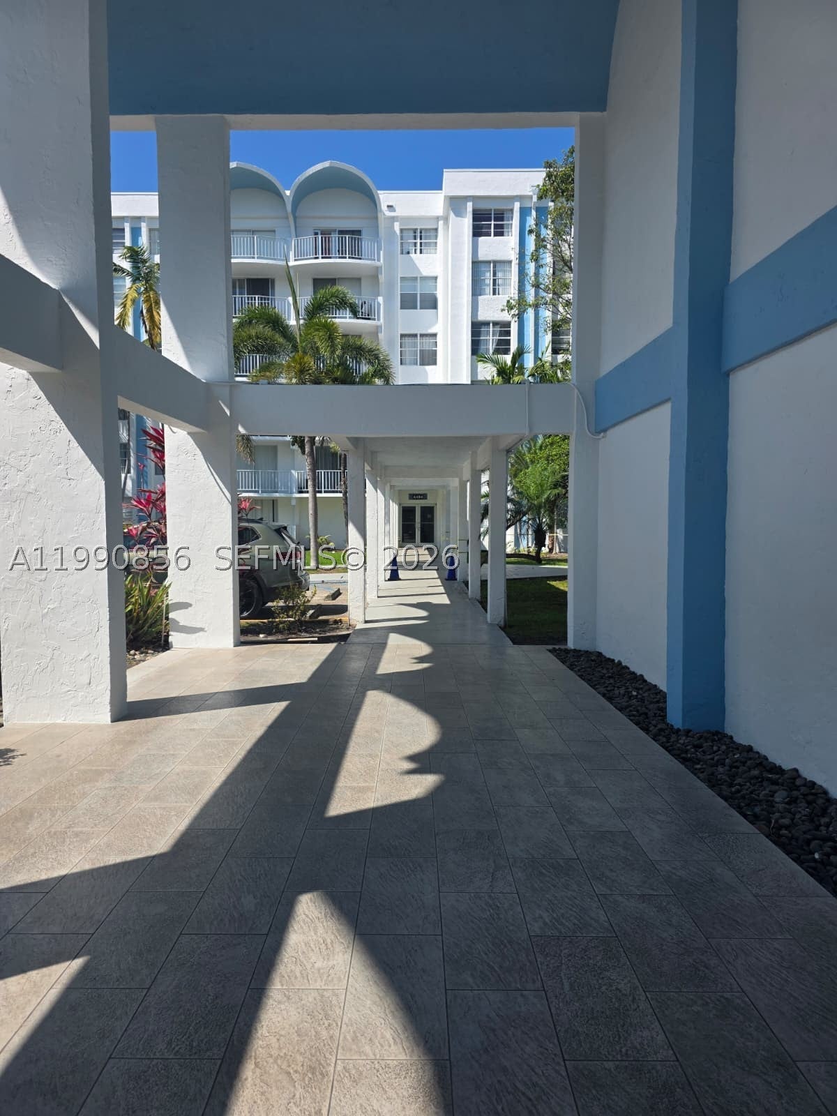 486 NW 165th St Rd B-405