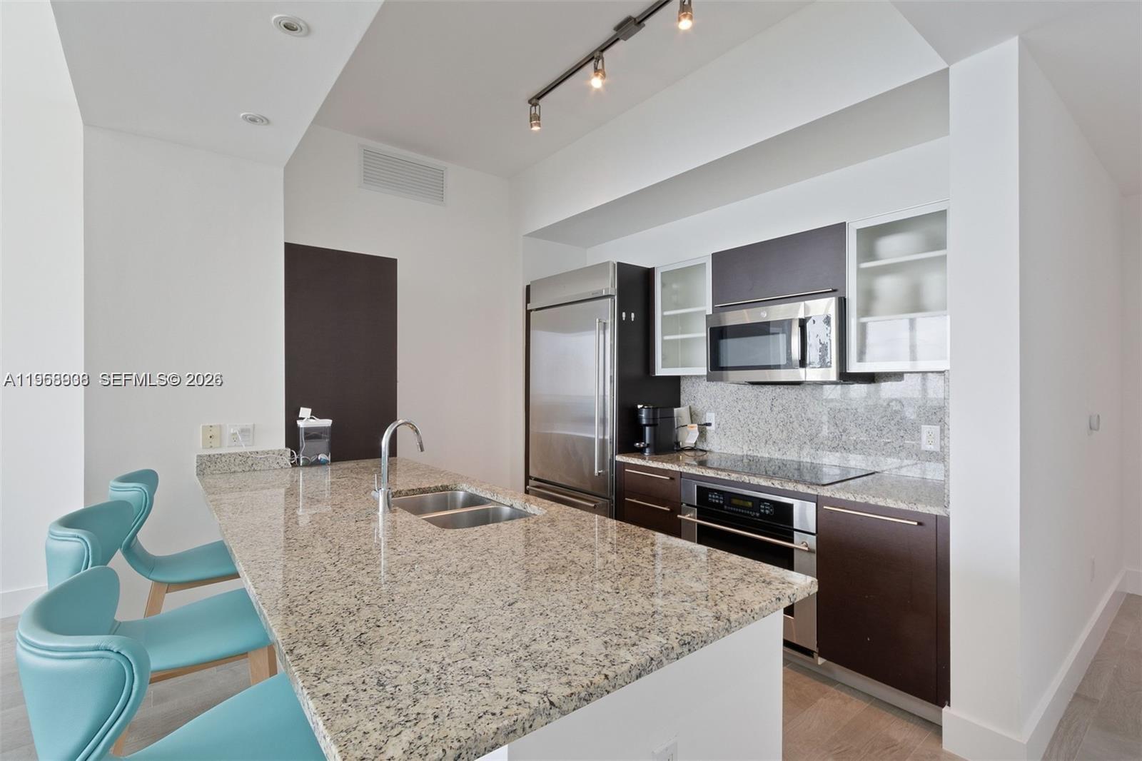 THE PLAZA 851 BRICKELL CO - Residential Lease