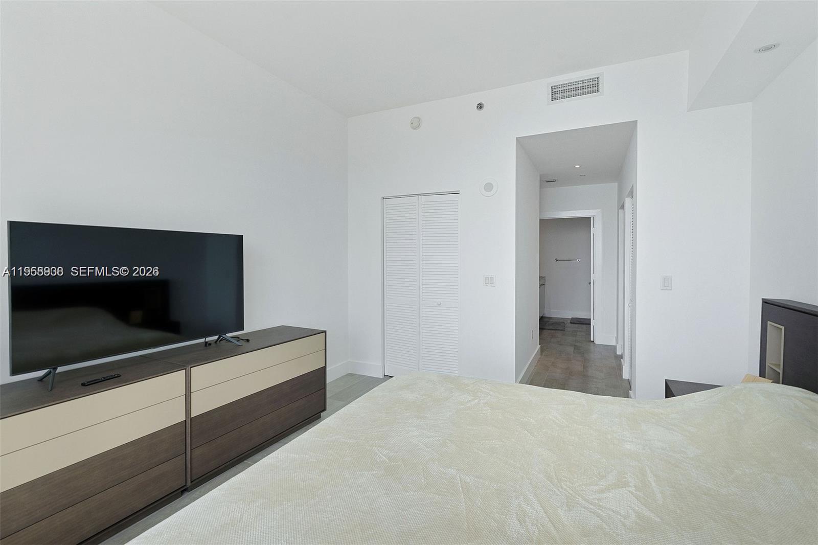 THE PLAZA 851 BRICKELL CO - Residential Lease