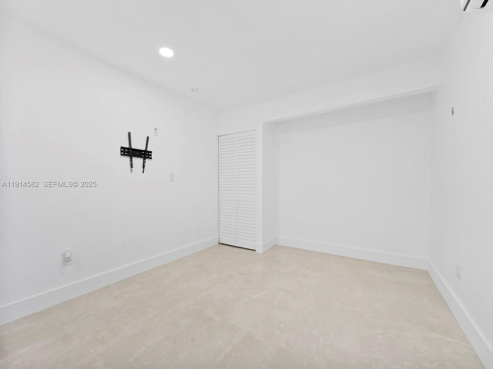 CUTLER RIDGE PINES - Residential Lease