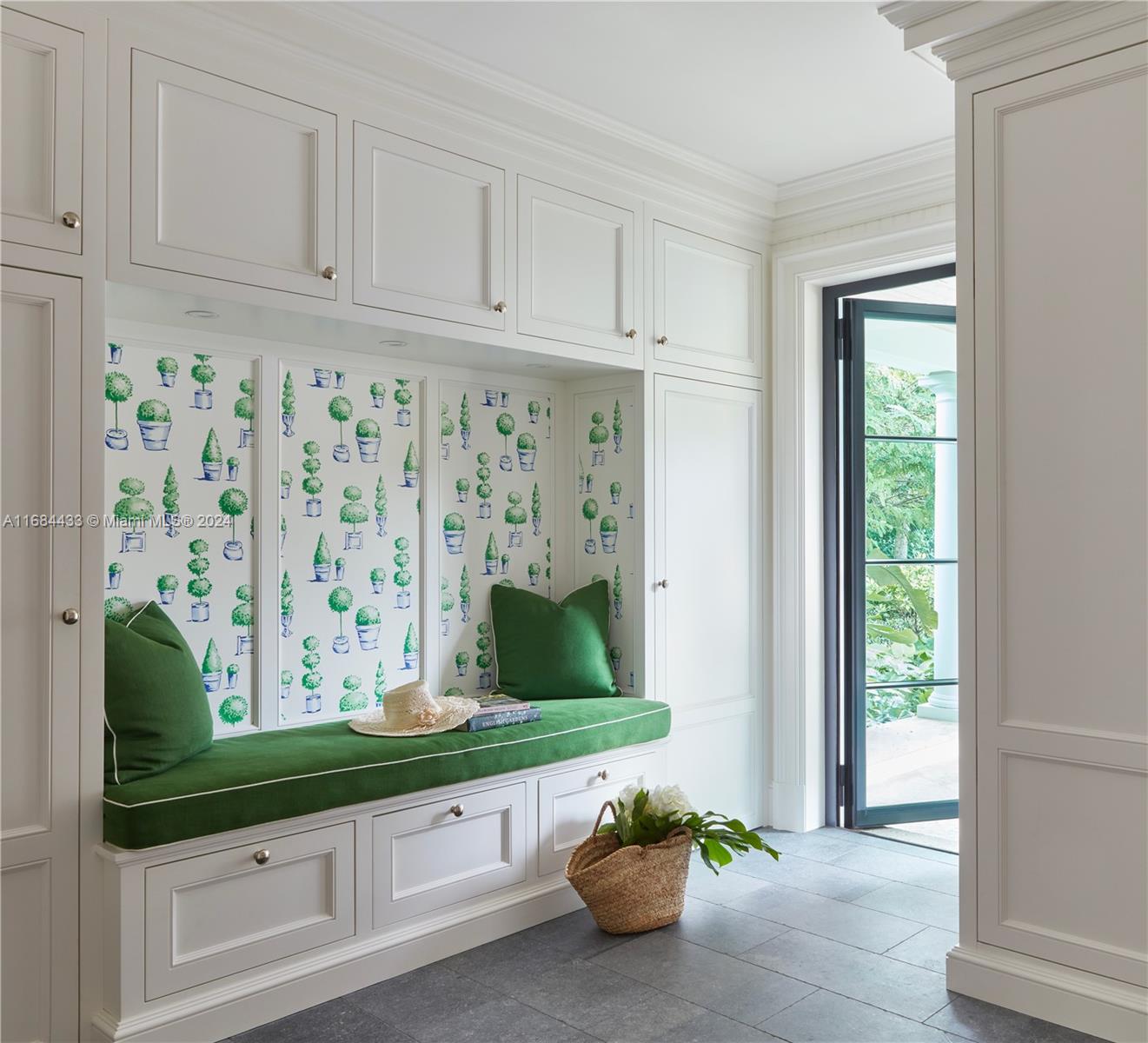 JUPITER ISLAND - Residential