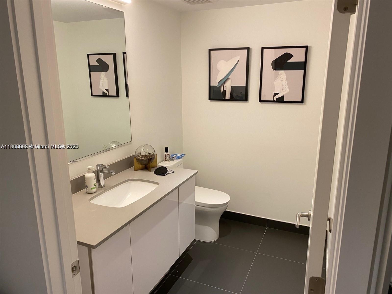 CANVAS CONDO - Residential