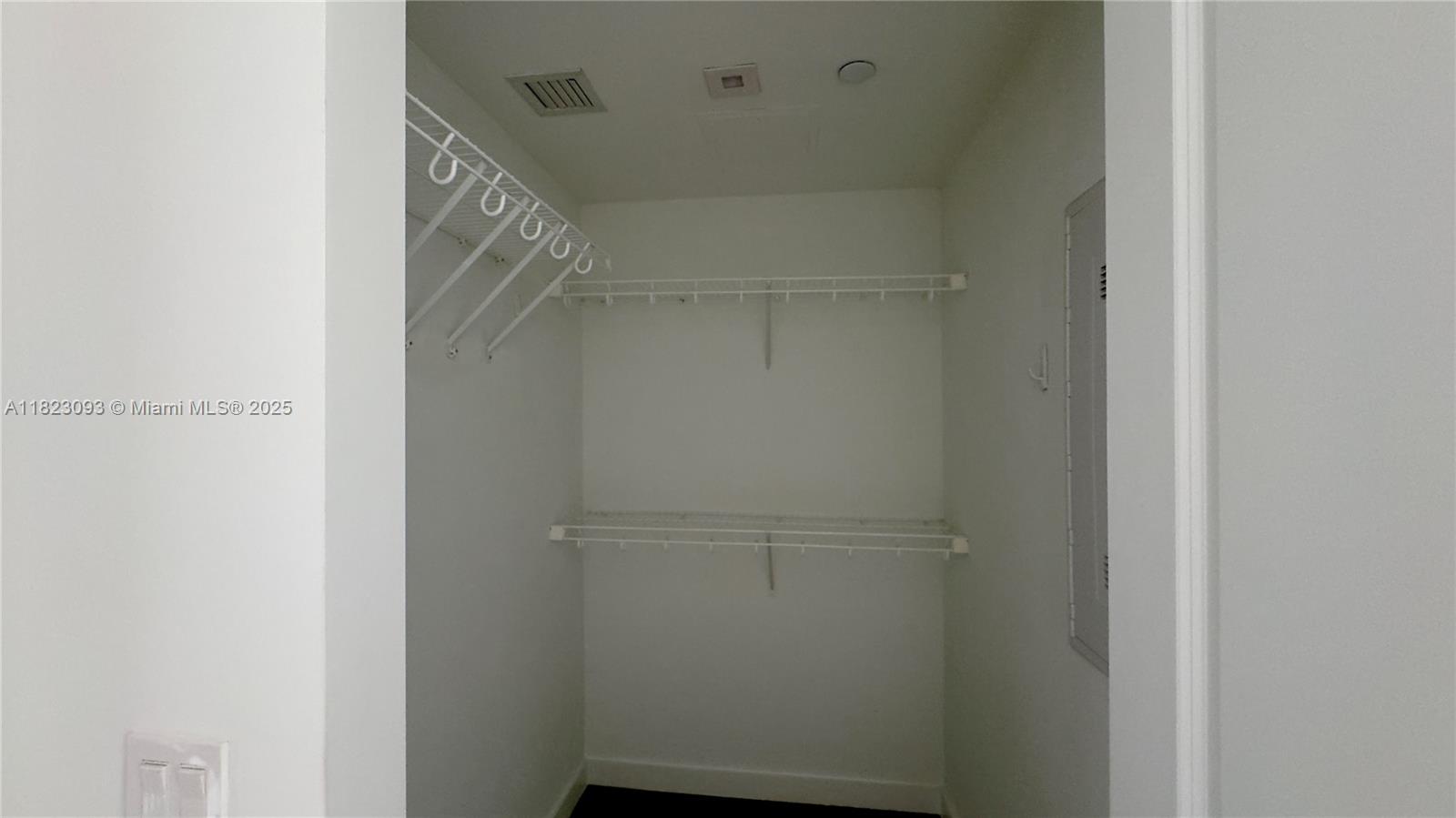 CANVAS CONDO - Residential