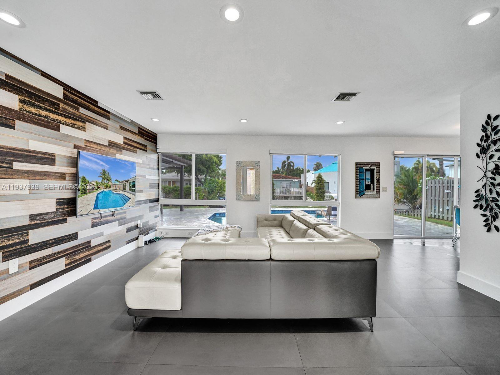 SOUTH NEW RIVER ISLES SEC - Residential