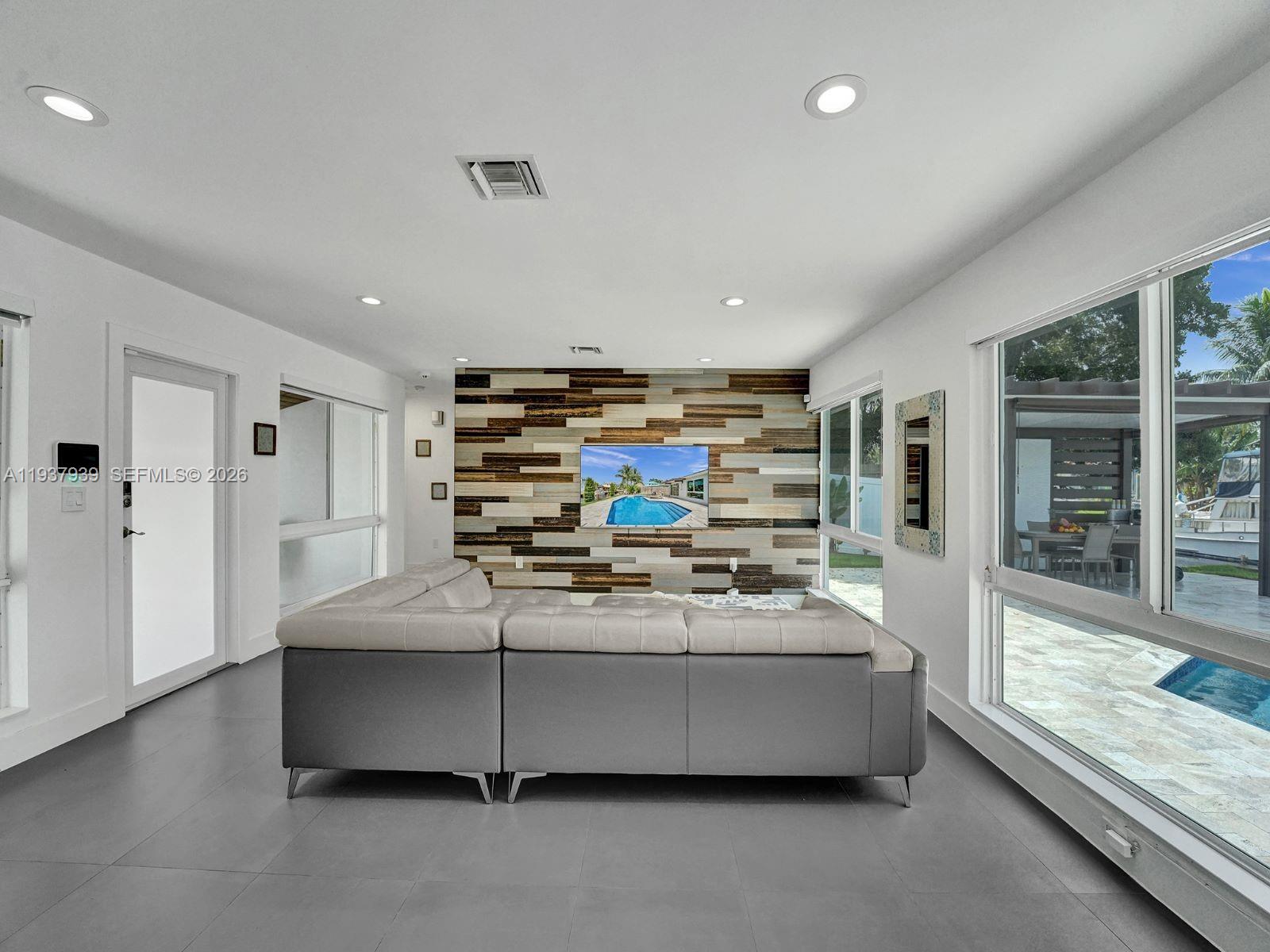 SOUTH NEW RIVER ISLES SEC - Residential