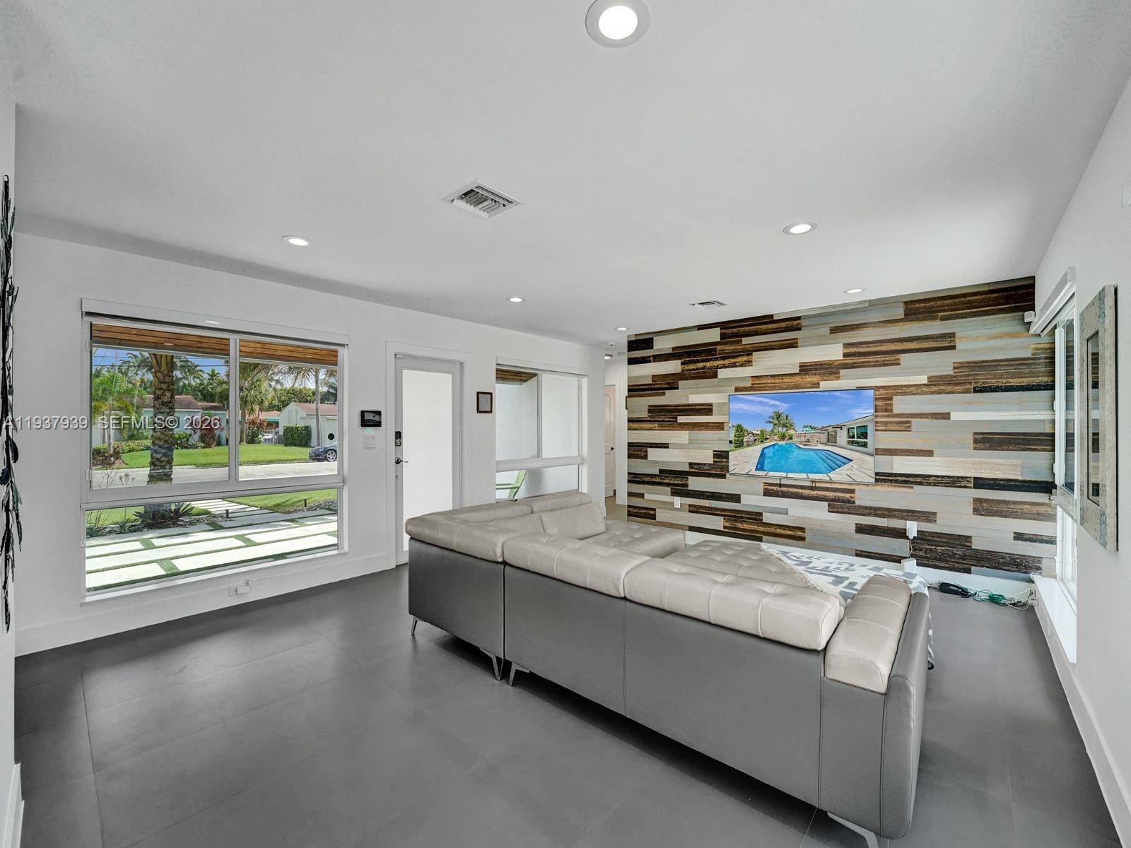 SOUTH NEW RIVER ISLES SEC - Residential